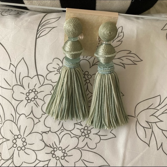 Oscar de la Renta Ball Tassel Drop Clip on Earring - Picture 2 of 8